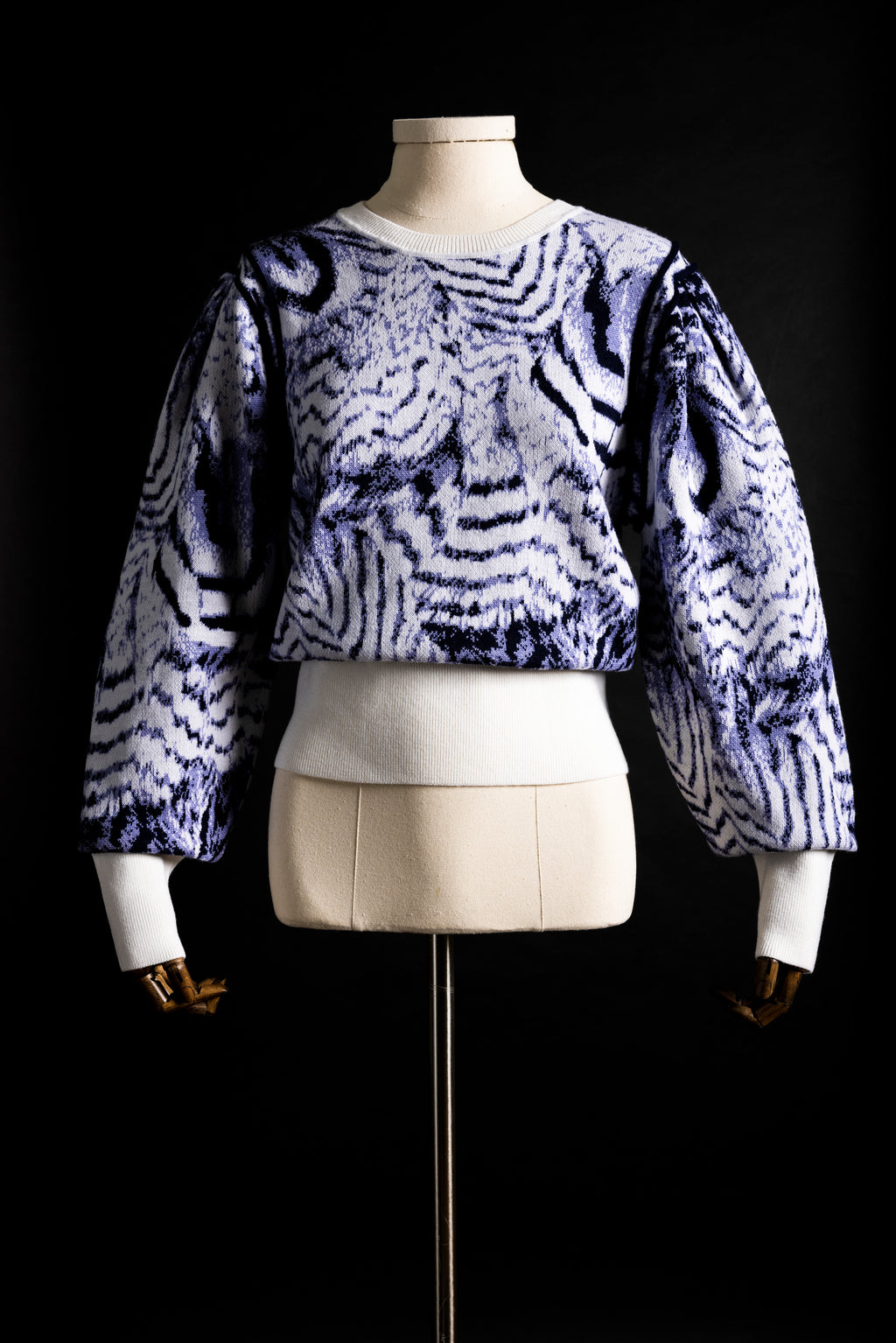 Alis White Navy Pattern Jumper