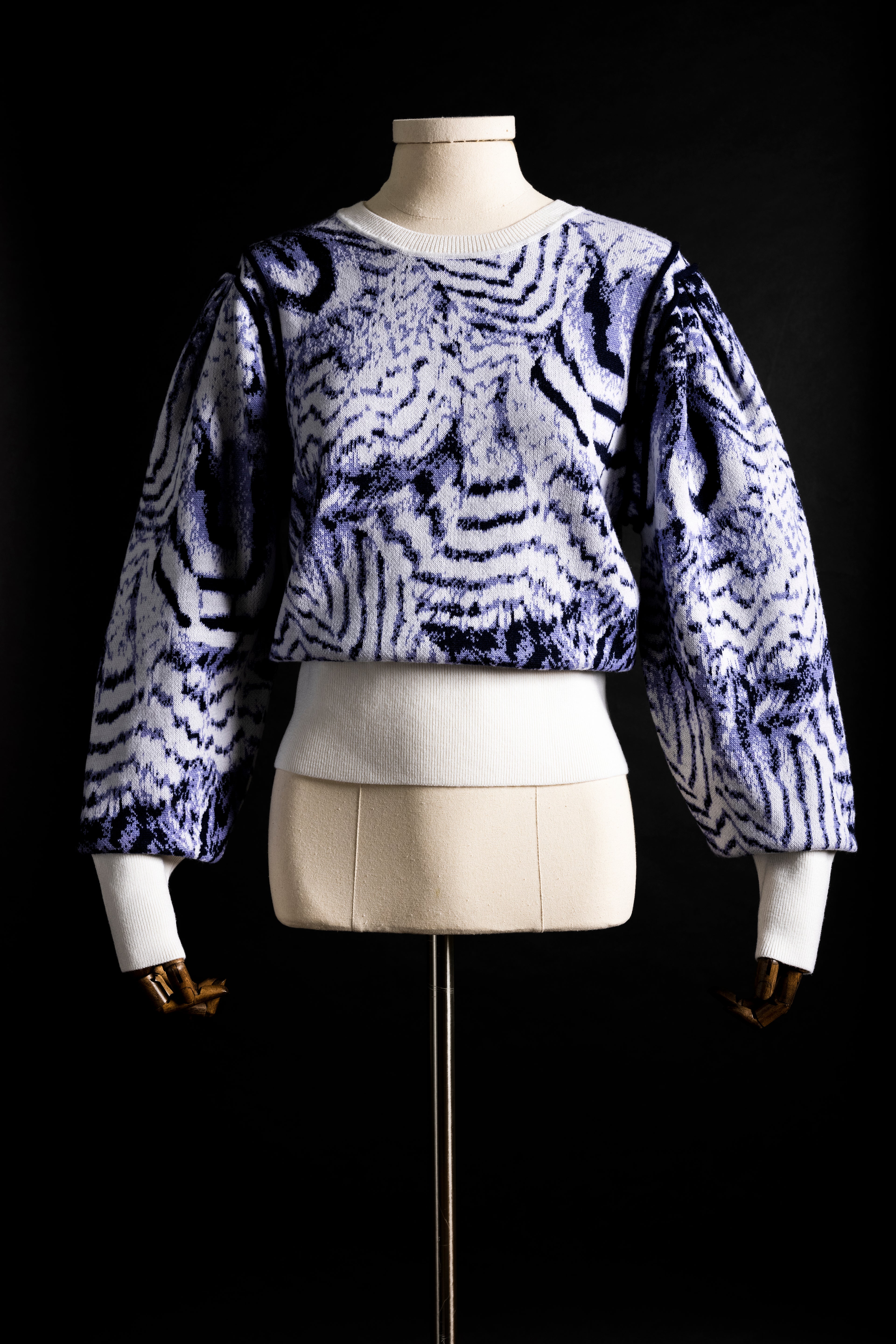 Alis White Navy Pattern Jumper