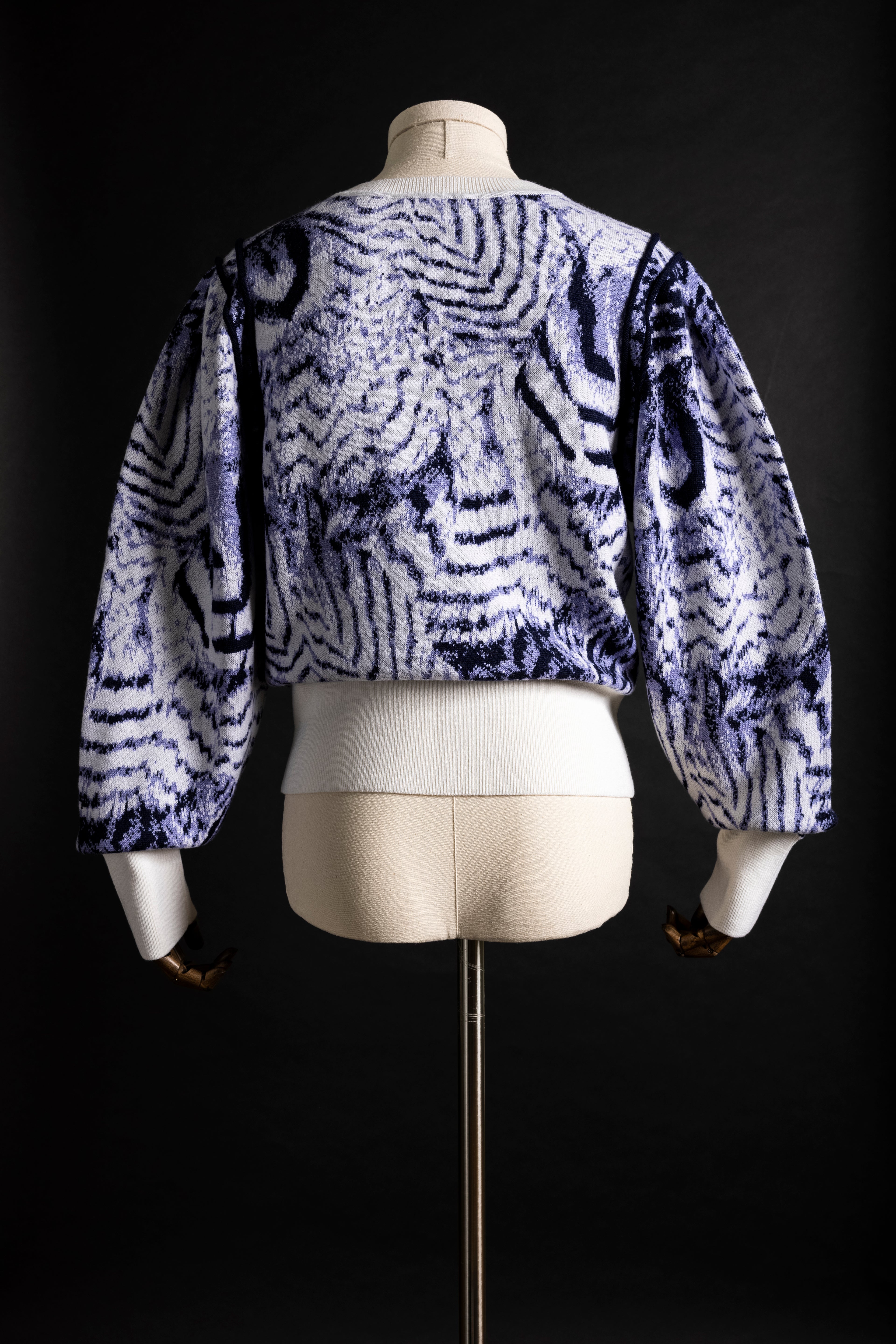 Alis White Navy Pattern Jumper